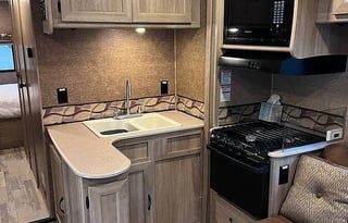 2016 Coachmen RV Freelander 32BH Ford 450