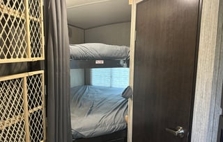 2020 Cruiser Shadow Cruiser 240BHS