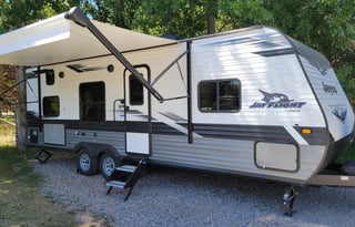 2022 Jayco Jay Flight - Easy to Tow with 1/2 Ton!
