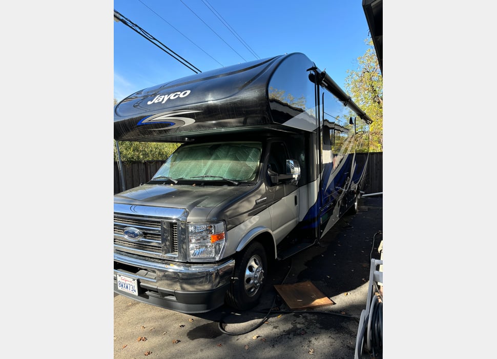 Class C Motor Home rentals in Vernalis