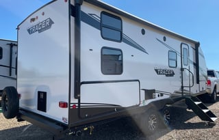 28' 2022 Tracer Bunkhouse - Sleeps 6 + 2 Children