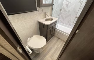 Erick Esteem 2025 sleeps 6,KING BED, Outside tv