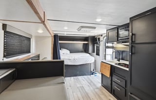 2022 Keystone Springdale 1860SS: Light, Spacious
