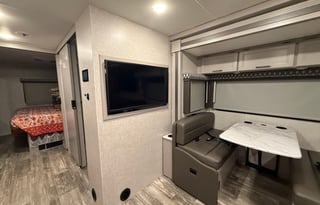 Epic Hurricane Escape Thor Motor Coach 34R Class A