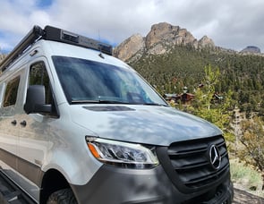 Winnebago Revel 44E