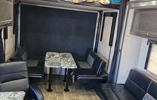 Genesis supreme toy hauler 27fs ( 32' overall )