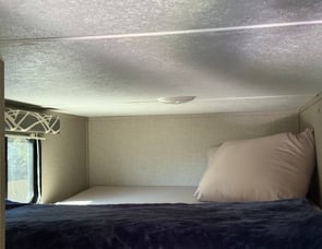 Keystone RV Hideout 27BHSWE