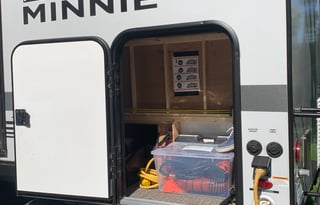 Who lives like WE DO? We DO!