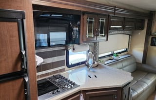 2019 Thor Motor Coach Chateau 31Y