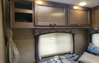 Cozy Thor Chateau 22E – Adventure-Ready!