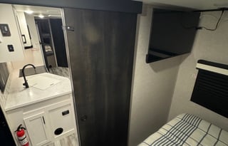 Fully Loaded NE Wisconsin Camper-Sleeps up to 10
