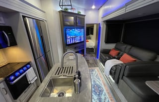 AMAZING RV - Must See 2BR! in North Hollywood