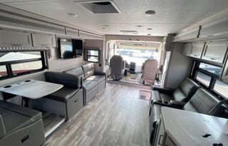 Epic Hurricane Escape Thor Motor Coach 34R Class A