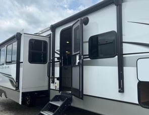 Keystone RV Cougar Half-Ton 34TSB