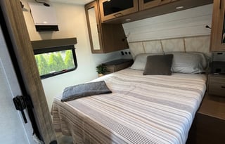 Big Merla Sleeps 7 and Bring your Furry Friends