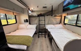 2026 31ft Coachmen 29KB - Sleeps 8
