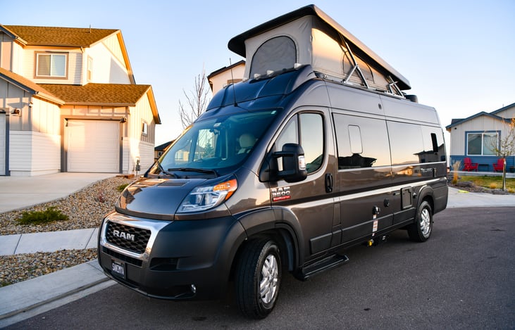 Popup camper and Driver Side