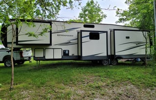 Full Sized Fifth Wheel for Full Time Fun