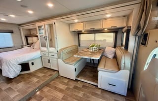 Thor Motorcoach Chateau 24F
