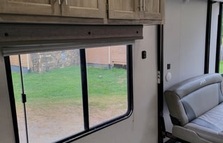 27 FT TOYHAULER WITH ELECTRIC FIREPLACE