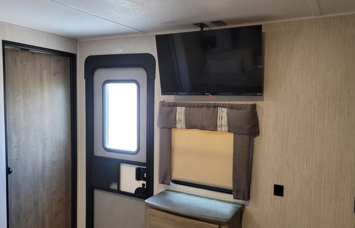 What to watch movies in privacy away from the family? Take movie night to the bedroom with the wall mounted smart TV.