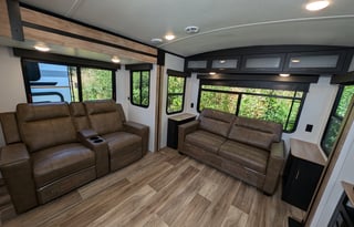 Outback: Chef's kitchen, King bed, 3 slides, Solar