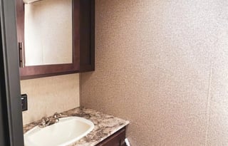 Light & Easy Tow w/Queen Pillow Top Mattress