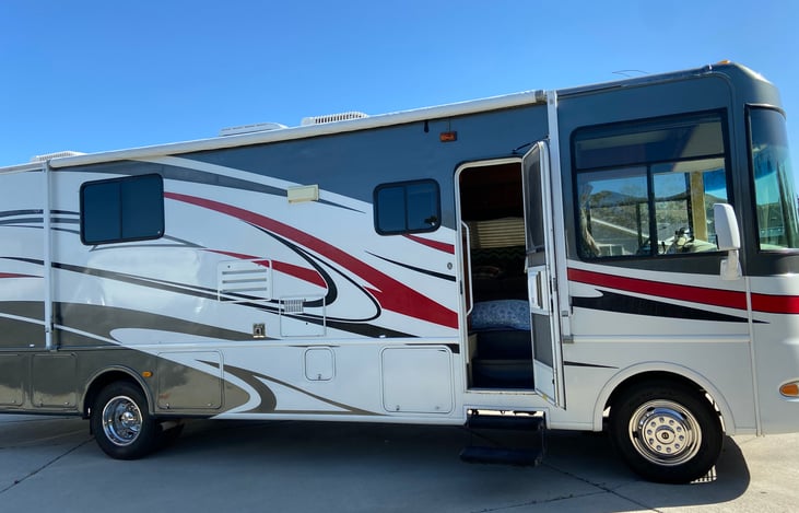34.0 Safari M-35 Class A Motor Home | RVshare