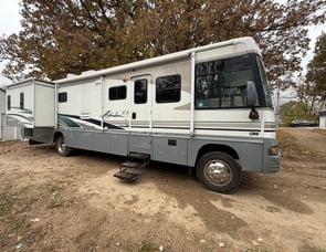 Winnebago Adventurer 38N