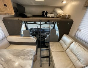 Coachmen RV Leprechaun 270QB Ford 350