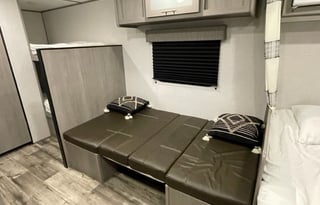 2023 Coleman 17 B Lantern LT