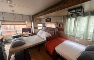 Cozy Home Pet Friendly RV