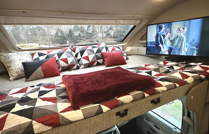 Bedding is included. Digital antenna and cable TV equipped