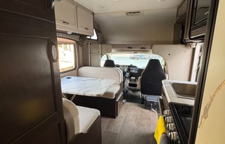2019 Thor Chateau 22B • Low Miles • Dual Cameras