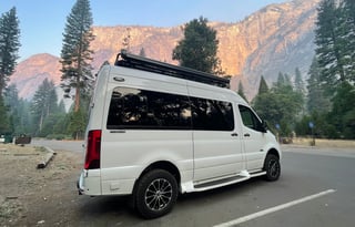 Mercedes Sprinter 4x4 - Solar/Generator