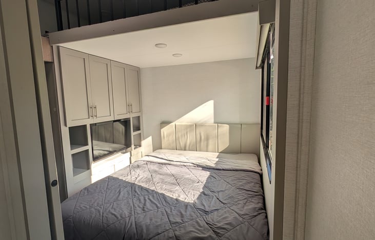 Full bed in double bunk