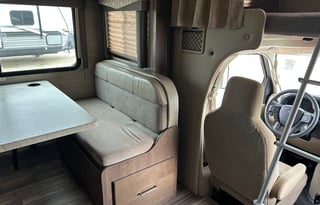 2025 Thor Freedom Elite - Home-like amenities!