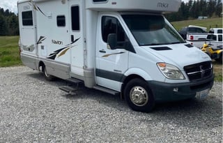 2008 Itasca Navion 24J