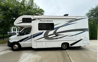 Rolling Retreat 2023 Mercedes Thor Four Winds 24LT