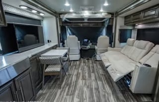 T2022 CONVENIENT & EASY TO DRIVE RV!!! GEORGE TOWN