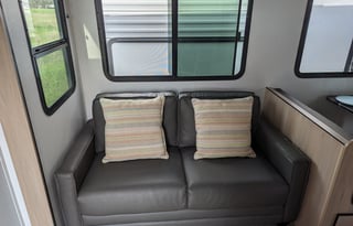 2021 Cruiser Radiance Ultra light 28BH