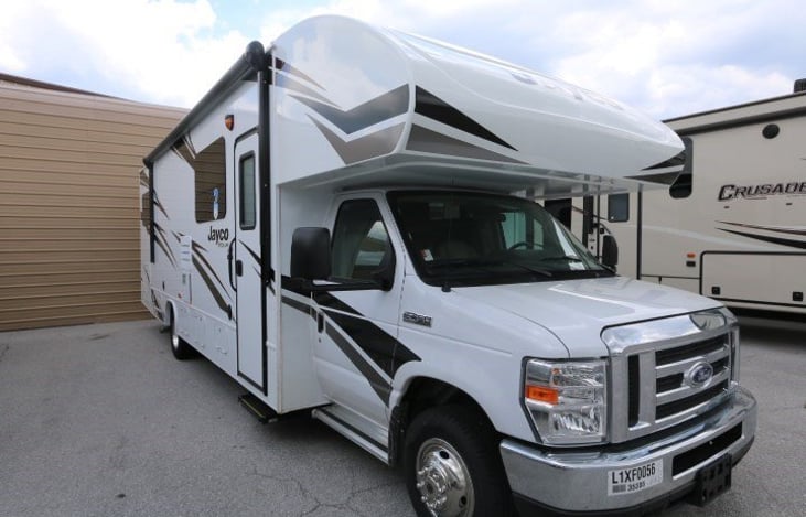 32.0 Redhawk 31F Class C Motor Home | RVshare