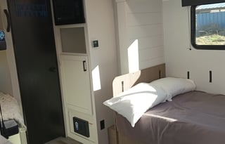 2026 LIGHTWEIGHT - SLEEPS 8 ANY TRUCK CAN PULL!