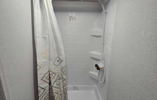 Brand New Viking, Spacious and Clean "The Beehive"