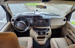 Clean & Comfy 2016 Coachmen Leprechaun 26DS