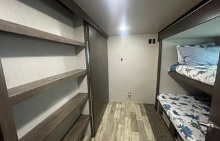 Gorgeous 5th wheel for large group - sleeps 8!