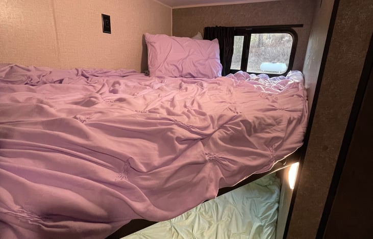 Double bunks - Top - Outlet and USB outlet