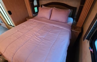 Beautiful 2011 Thor Four Winds Hurricane 32A