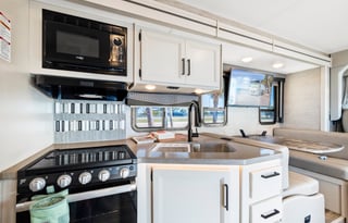 Thor ACE RV: Bunk Beds, Pet-Friendly, Loaded