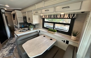 Modern Farmhouse Bunkhouse Motorhome 2022 Alante